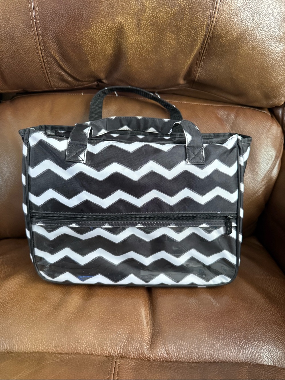 Thirty-One True Beauty Travel Makeup Bag - B & W Chevron Print RETIRED